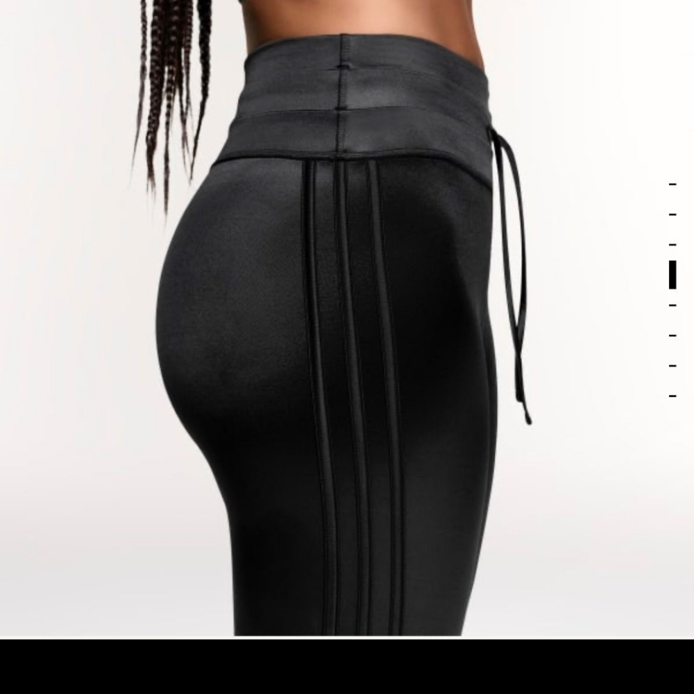 Ivy Park Noir Shiny Leggings M